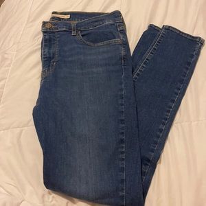 720 HIGH RISE SUPER SKINNY SIZE 31 LEVIS